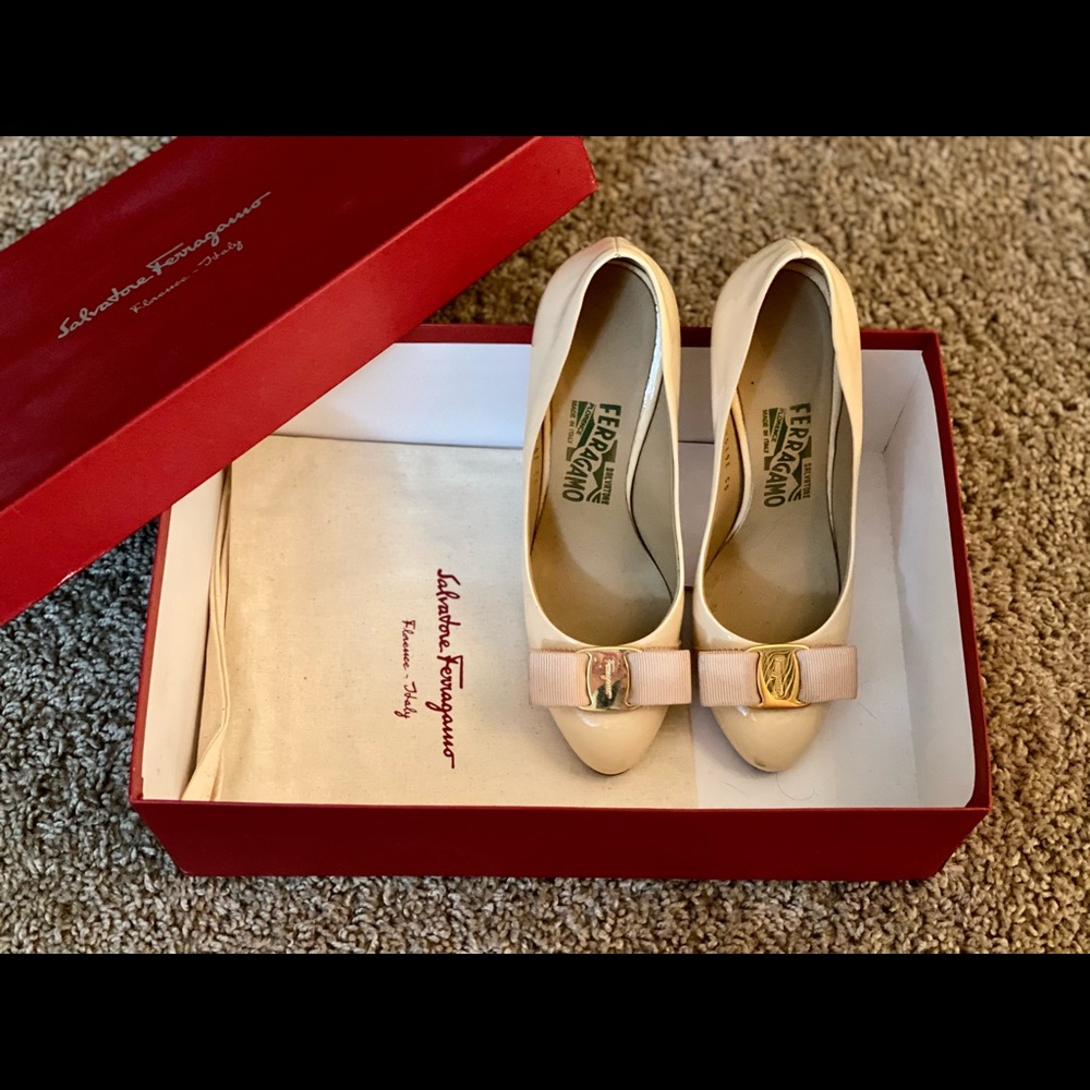 Ferragamo Vara Bow Pump